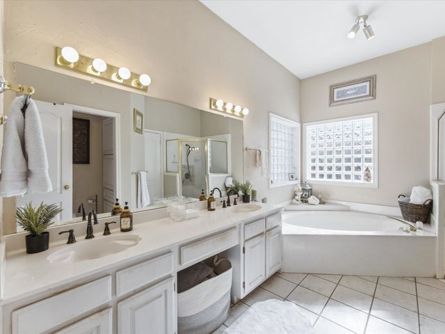 201 Coach House Circle, Fort Worth, TX 76108
