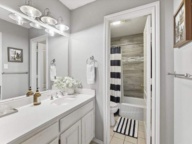 201 Coach House Circle, Fort Worth, TX 76108