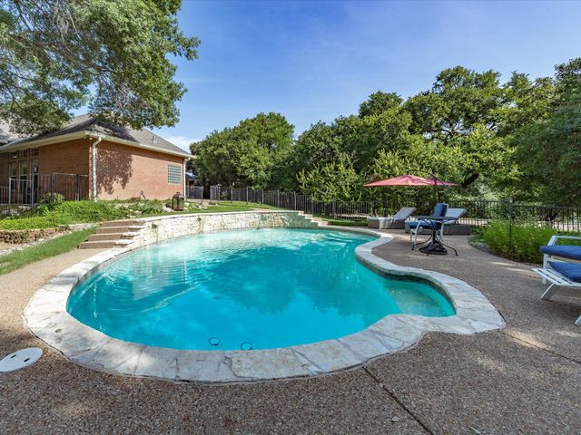 201 Coach House Circle, Fort Worth, TX 76108