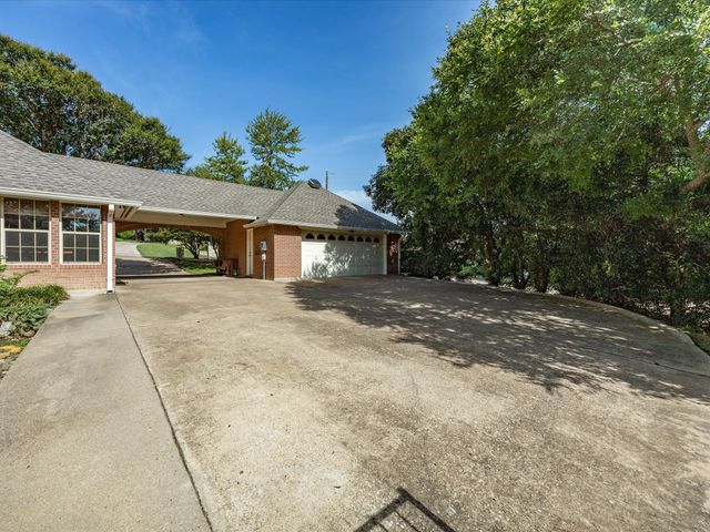201 Coach House Circle, Fort Worth, TX 76108
