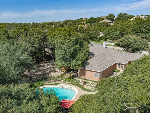 201 Coach House Circle, Fort Worth, TX 76108