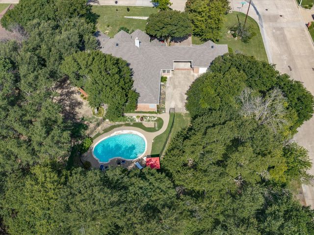 201 Coach House Circle, Fort Worth, TX 76108