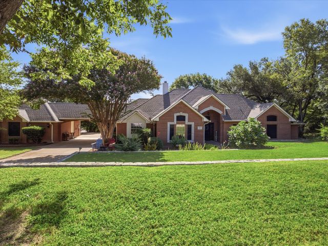 201 Coach House Circle, Fort Worth, TX 76108