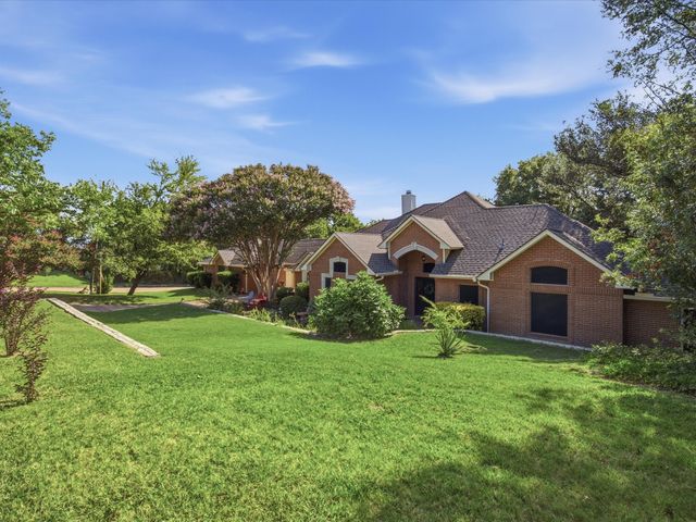 201 Coach House Circle, Fort Worth, TX 76108