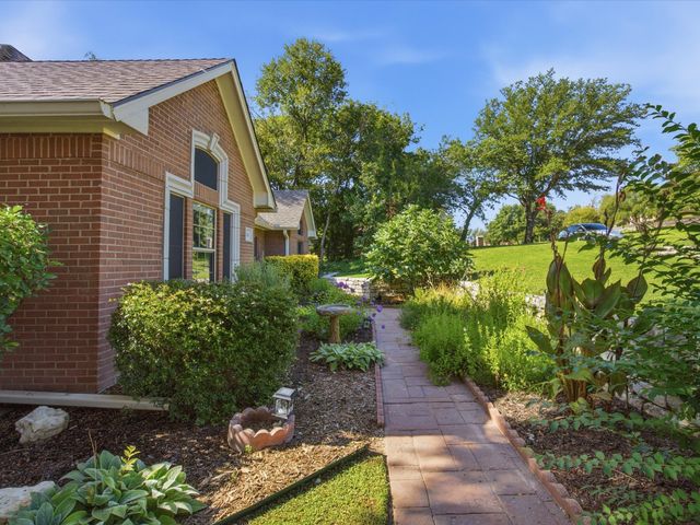 201 Coach House Circle, Fort Worth, TX 76108