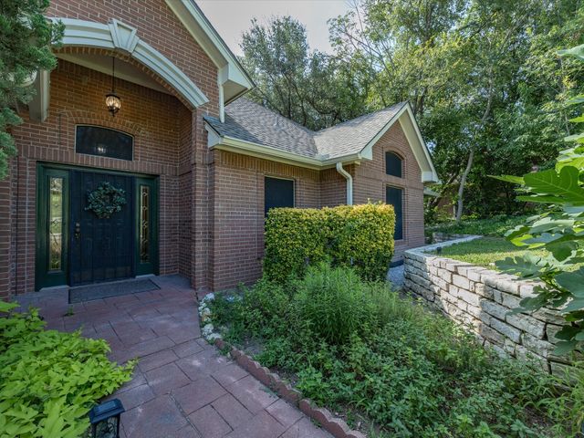 201 Coach House Circle, Fort Worth, TX 76108