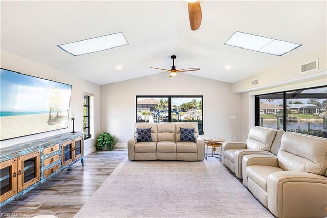 1911 SE 32nd TER, Cape Coral, FL 33904