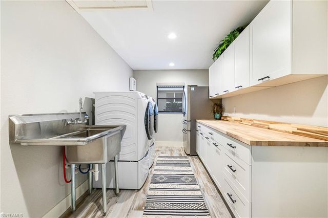 1911 SE 32nd TER, Cape Coral, FL 33904