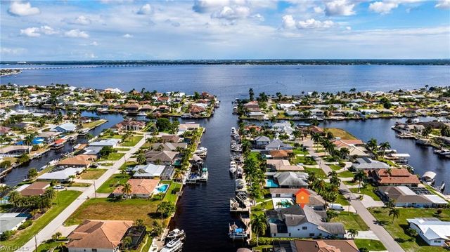 1911 SE 32nd TER, Cape Coral, FL 33904