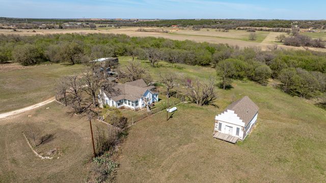 2290 N Farm to market 200, Rainbow, TX 76077