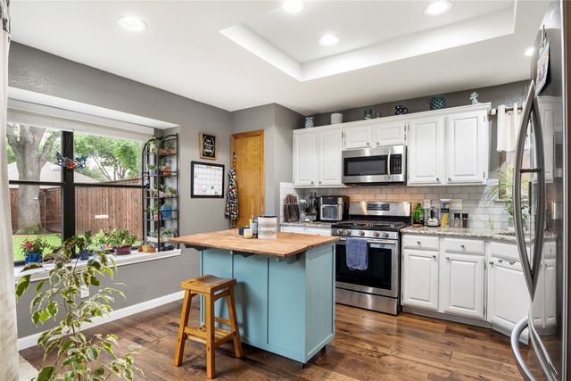 2002 Lansdown Drive, Carrollton, TX 75010