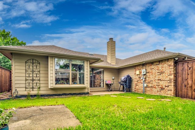 2002 Lansdown Drive, Carrollton, TX 75010