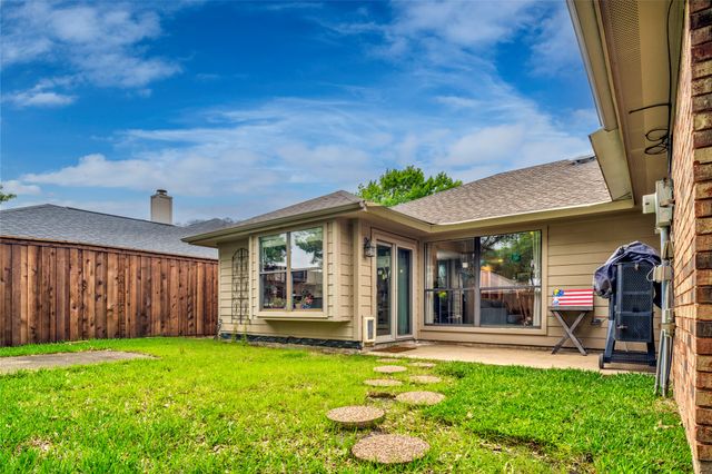 2002 Lansdown Drive, Carrollton, TX 75010