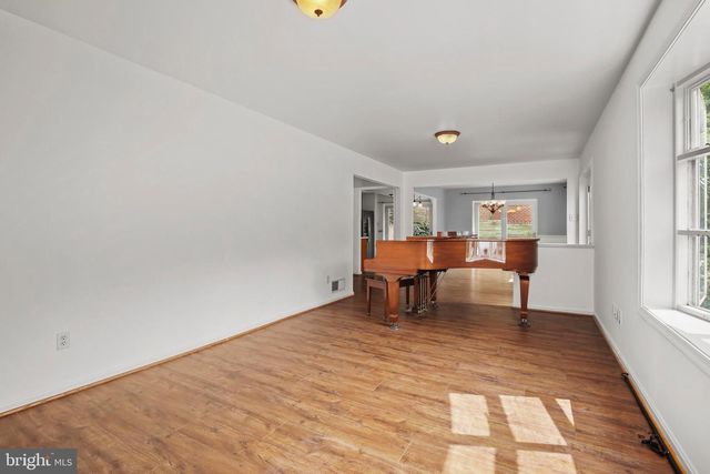 8510 THAMES ST, Springfield, VA 22151