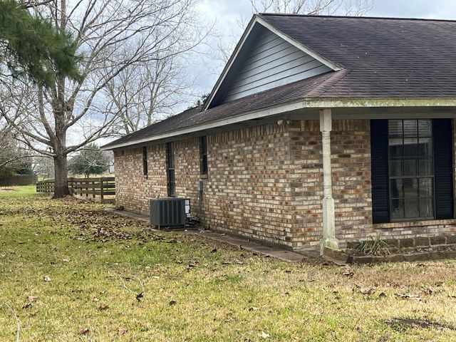 407 Branding Iron Circle, Angleton, TX 77515