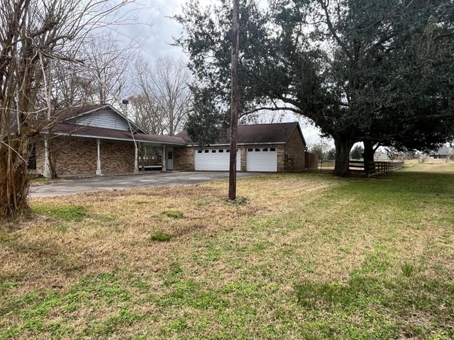 407 Branding Iron Circle, Angleton, TX 77515