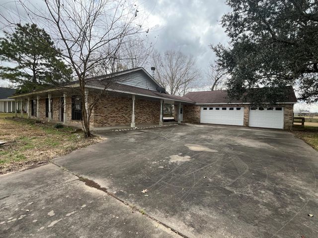 407 Branding Iron Circle, Angleton, TX 77515