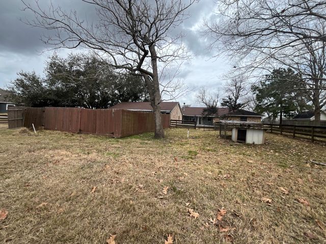 407 Branding Iron Circle, Angleton, TX 77515