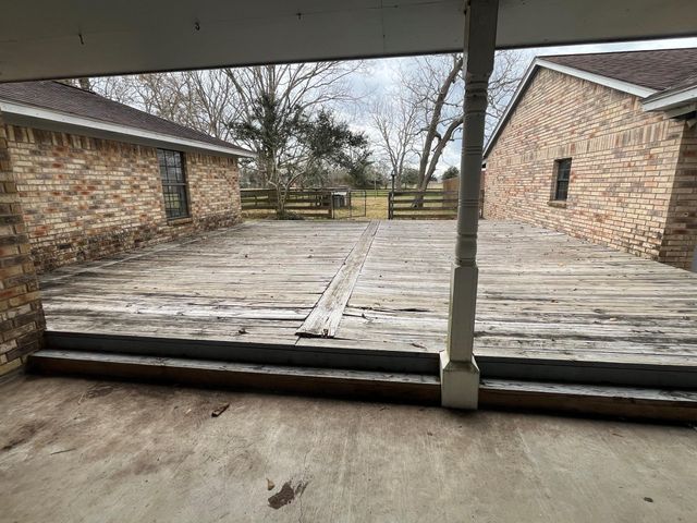 407 Branding Iron Circle, Angleton, TX 77515