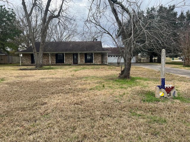 407 Branding Iron Circle, Angleton, TX 77515