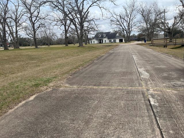 407 Branding Iron Circle, Angleton, TX 77515