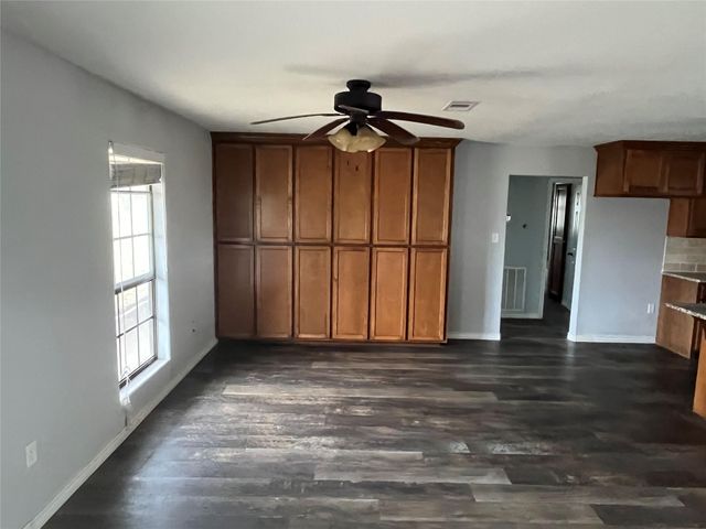 407 Branding Iron Circle, Angleton, TX 77515