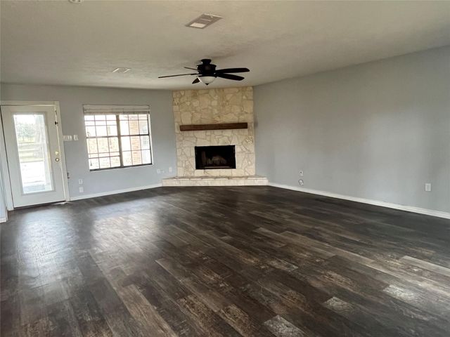 407 Branding Iron Circle, Angleton, TX 77515