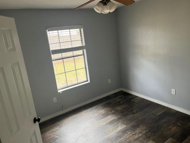 407 Branding Iron Circle, Angleton, TX 77515