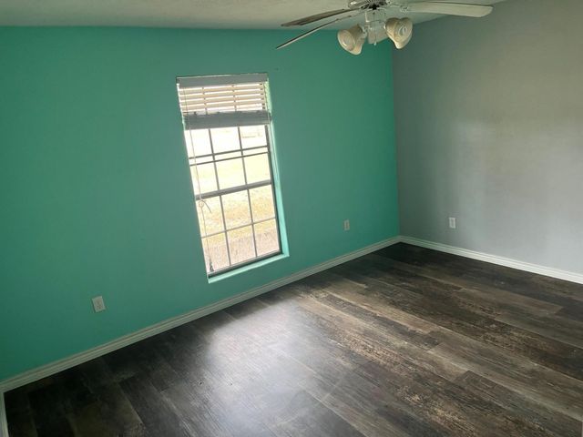 407 Branding Iron Circle, Angleton, TX 77515