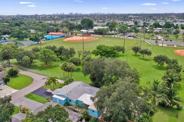 5081 SW 29TH Way, Dania Beach, FL 33312