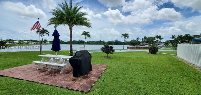 2300 Park Lane 211, Hollywood, FL 33021