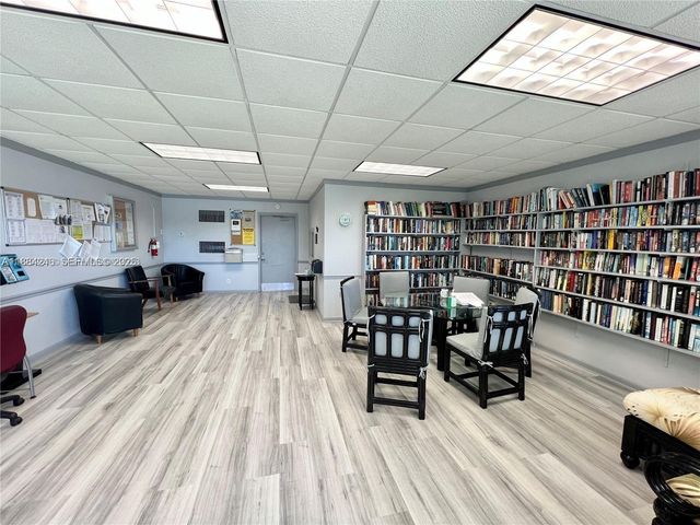 2300 Park Lane 211, Hollywood, FL 33021