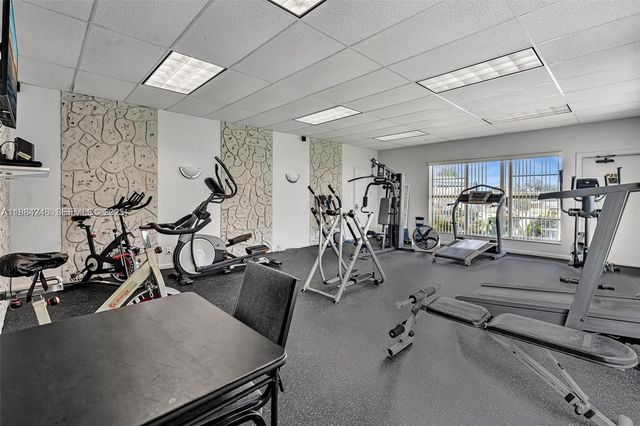 2300 Park Lane 211, Hollywood, FL 33021