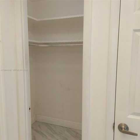 2300 Park Lane 211, Hollywood, FL 33021
