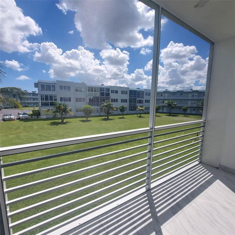 2300 Park Lane 211, Hollywood, FL 33021