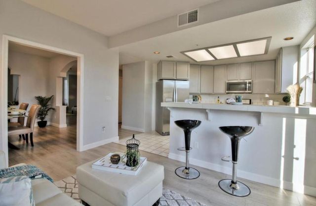 309 Village Circle, Santa Cruz, CA 95060