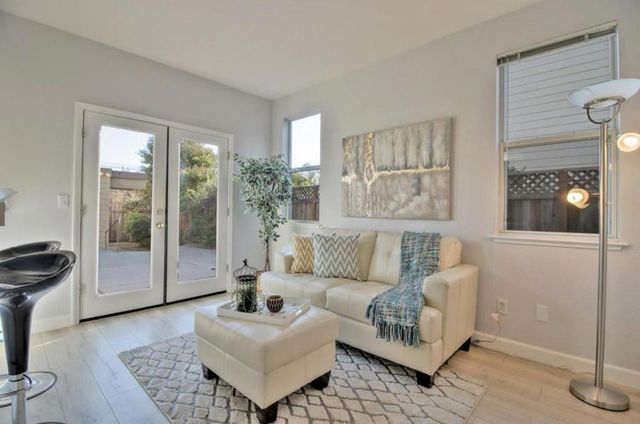 309 Village Circle, Santa Cruz, CA 95060