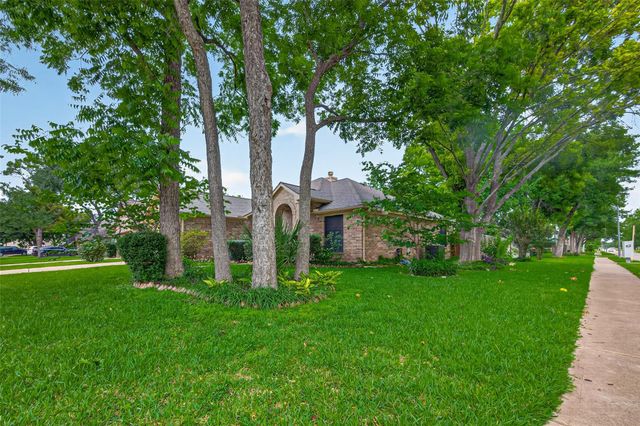 16831 Dunbar Grove Court, Sugar Land, TX 77498