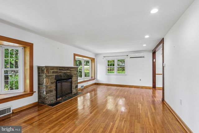 647 PINNEY RD, Huntingdon Valley, PA 19006