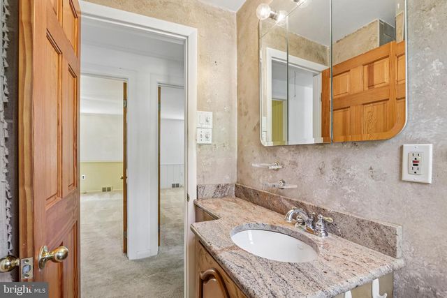 647 PINNEY RD, Huntingdon Valley, PA 19006