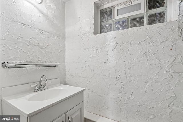 647 PINNEY RD, Huntingdon Valley, PA 19006