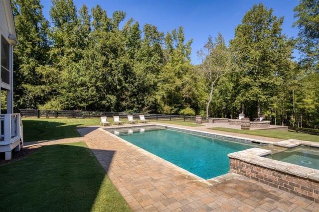 13235 SE Arnold Mill Road, Roswell, GA 30075
