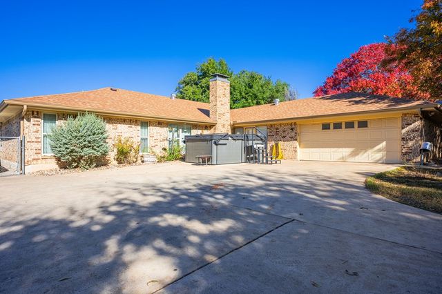 307 Erin Dr, Kerrville, TX 78028