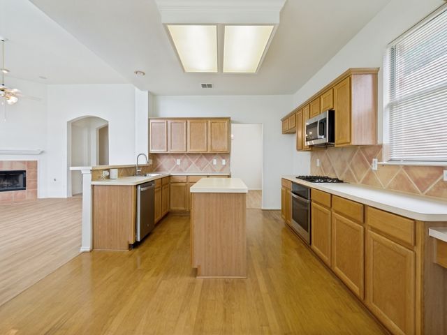 2806 Cheshire Way, Grand Prairie, TX 75052
