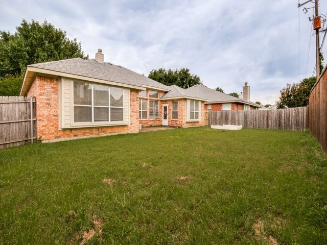 2806 Cheshire Way, Grand Prairie, TX 75052