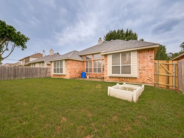 2806 Cheshire Way, Grand Prairie, TX 75052