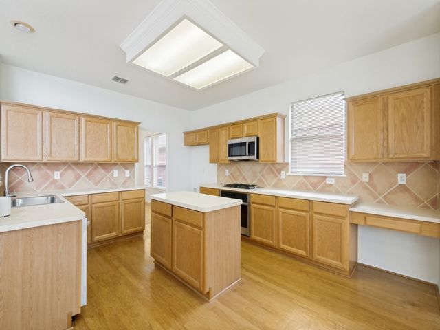 2806 Cheshire Way, Grand Prairie, TX 75052