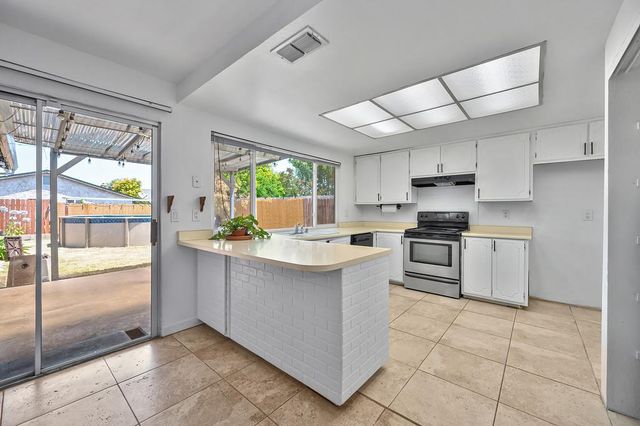 8267 Fieldpoppy Cir, Sacramento, CA 95828