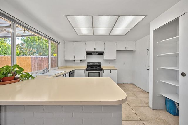 8267 Fieldpoppy Cir, Sacramento, CA 95828