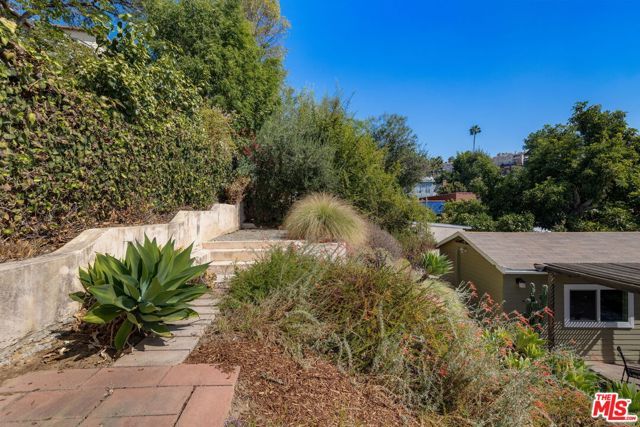 1015 Milwaukee Avenue, Los Angeles, CA 90042